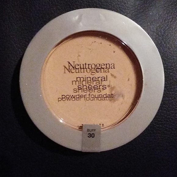 Powder foundation - Picture 5 of 5